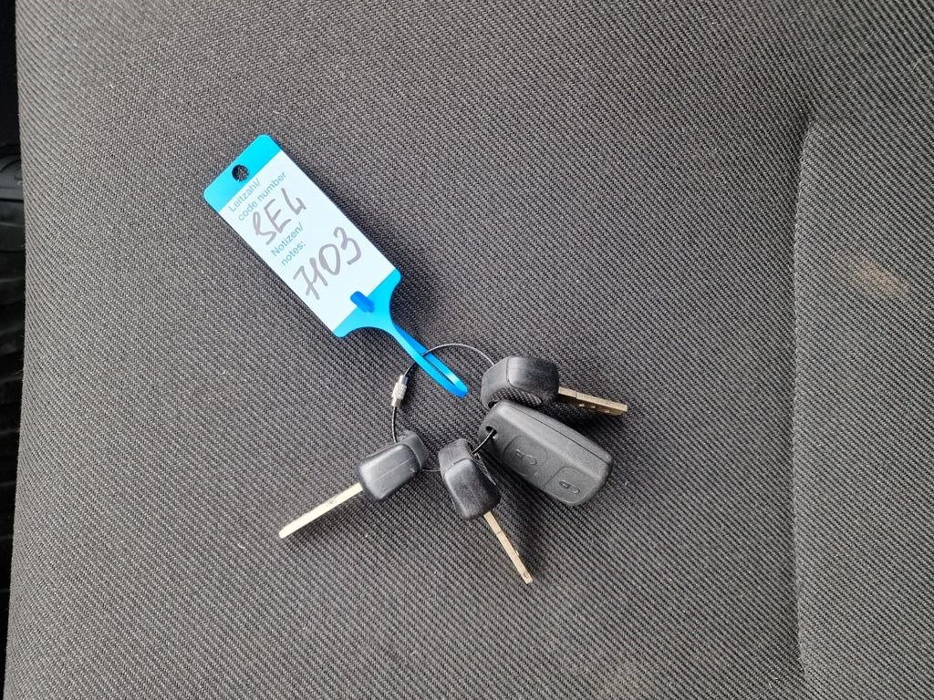 Camión caja cerrada Iveco Eurocargo 75-160 / Ldbw / Rückfahrkamera Iveco Eurocargo 75-160 / Ldbw / Rückfahrkamera: foto 26 Camión caja cerrada Iveco Eurocargo 75-160 / Ldbw / Rückfahrkamera Iveco Eurocargo 75-160 / Ldbw / Rückfahrkamera: foto 26