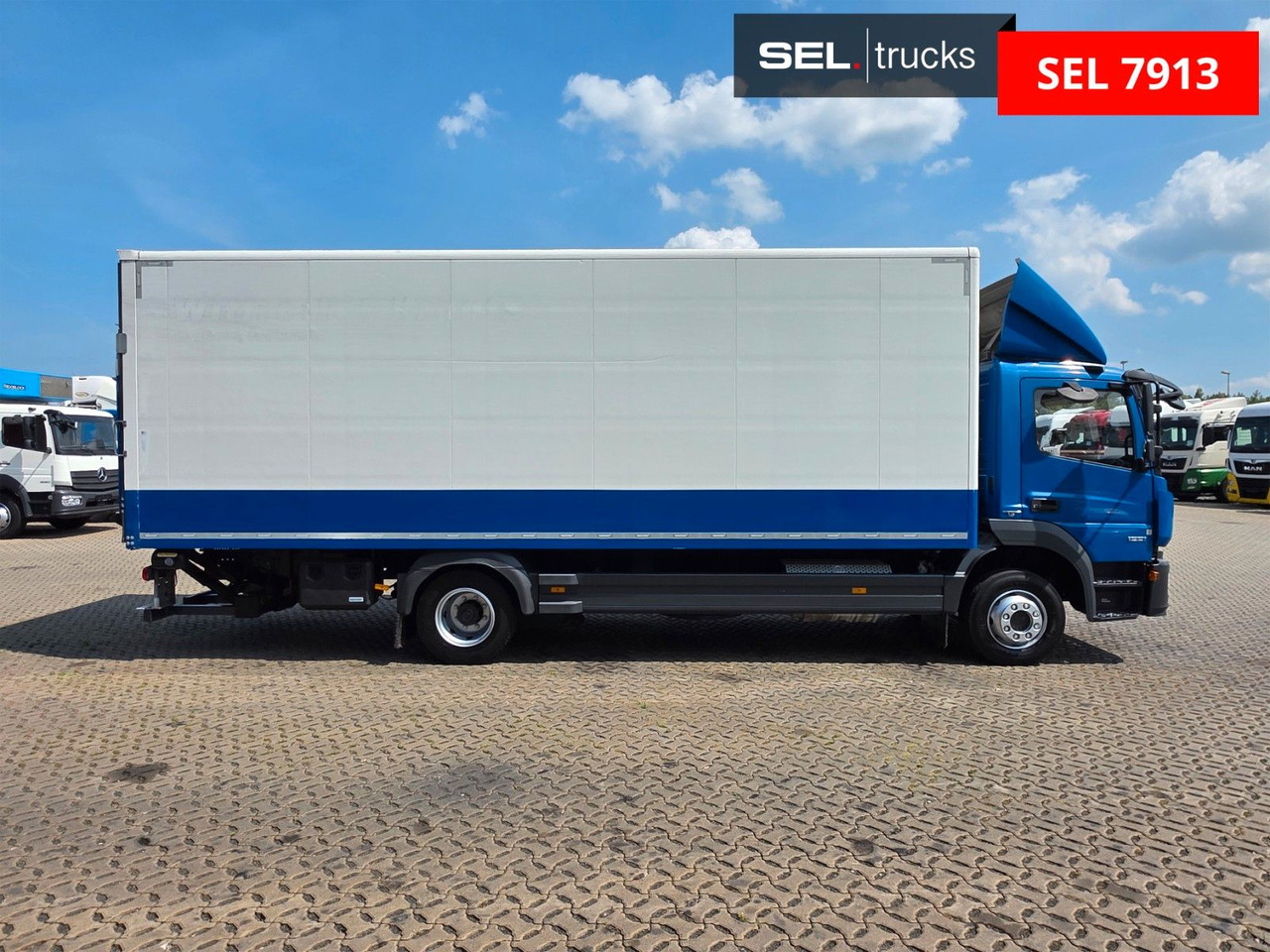 Mercedes-Benz Atego 1221 / Ladebordwand - Camión caja cerrada: foto 4 Mercedes-Benz Atego 1221 / Ladebordwand - Camión caja cerrada: foto 4