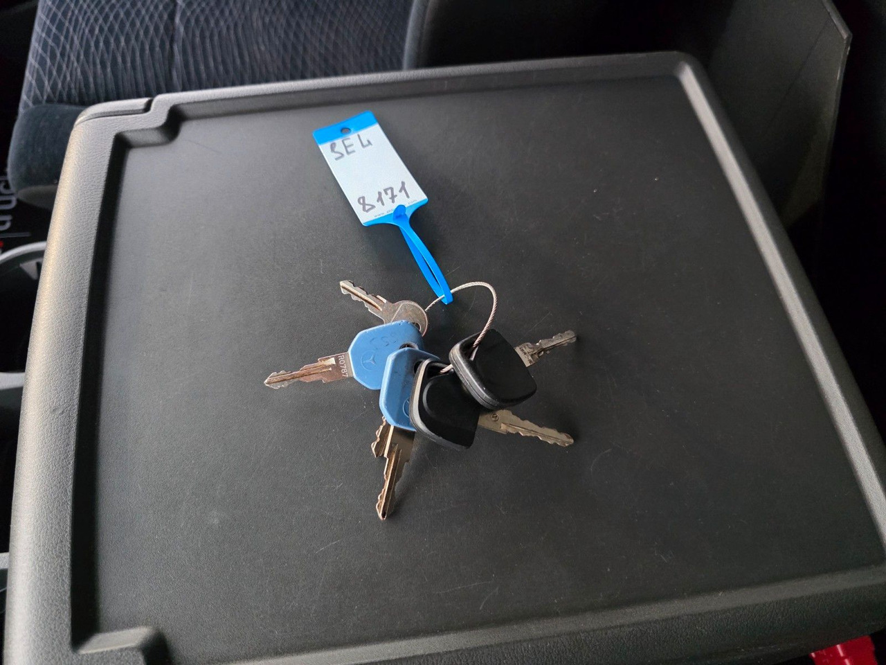 Camión caja cerrada Mercedes-Benz Atego 1221 / Ladebordwand: foto 45