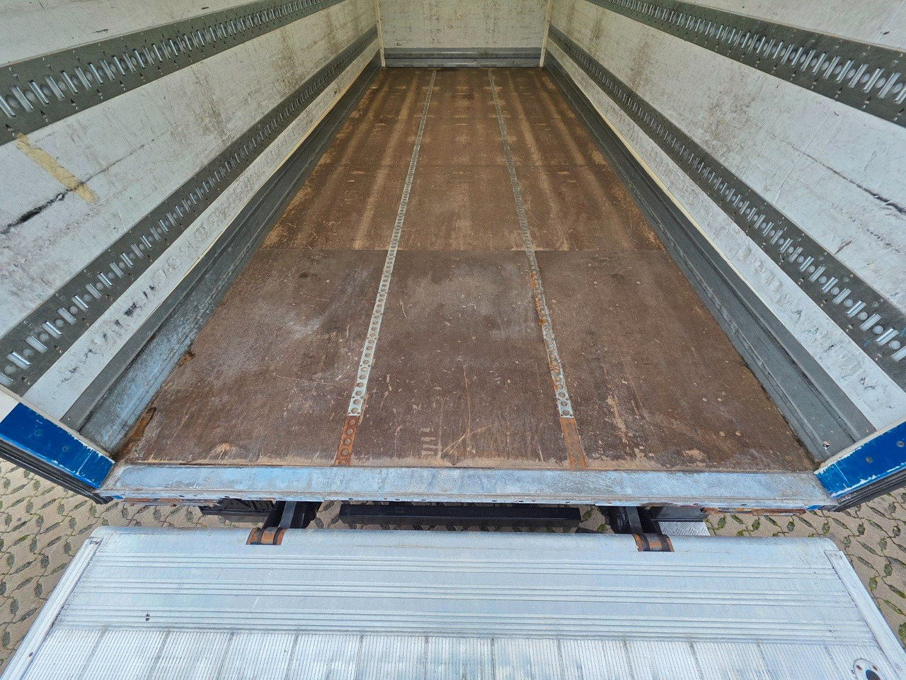 Camión caja cerrada Mercedes-Benz Atego 1221 / Ladebordwand: foto 21