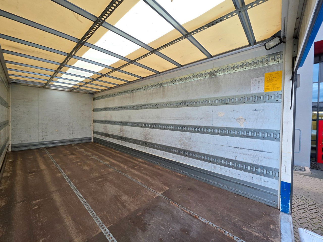 Camión caja cerrada Mercedes-Benz Atego 1221 / Ladebordwand: foto 23