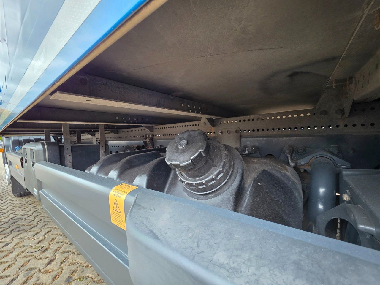 Camión caja cerrada Mercedes-Benz Atego 1221 / Ladebordwand: foto 10