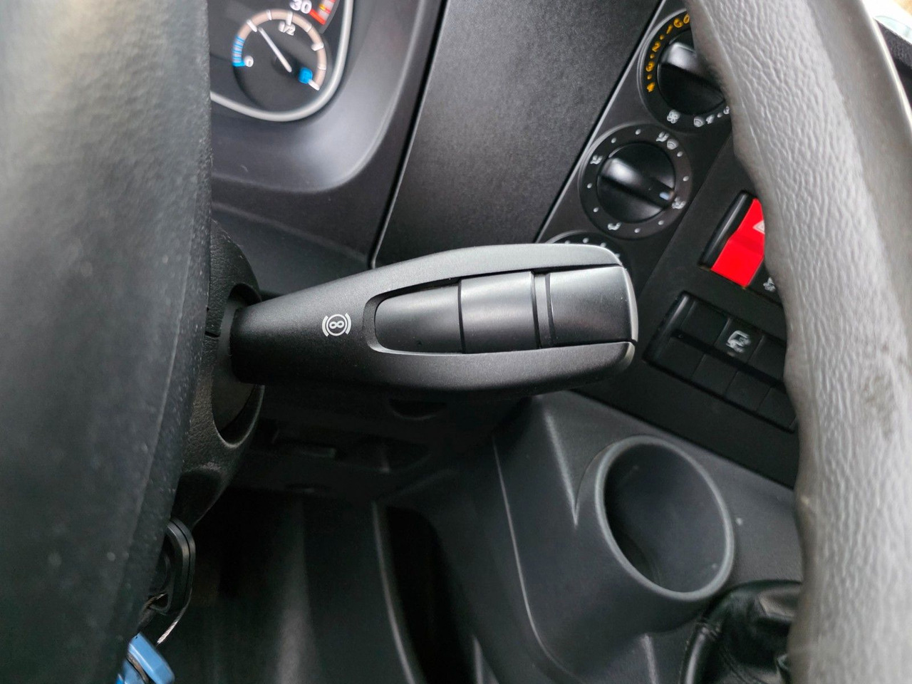 Camión caja cerrada Mercedes-Benz Atego 1221 / Ladebordwand: foto 44