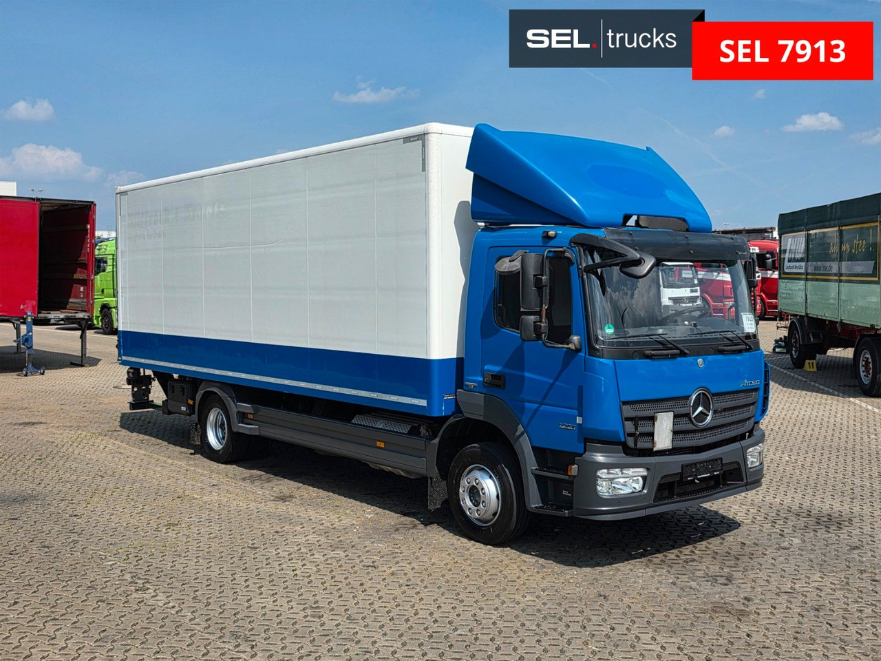 Mercedes-Benz Atego 1221 / Ladebordwand - Camión caja cerrada: foto 3 Mercedes-Benz Atego 1221 / Ladebordwand - Camión caja cerrada: foto 3