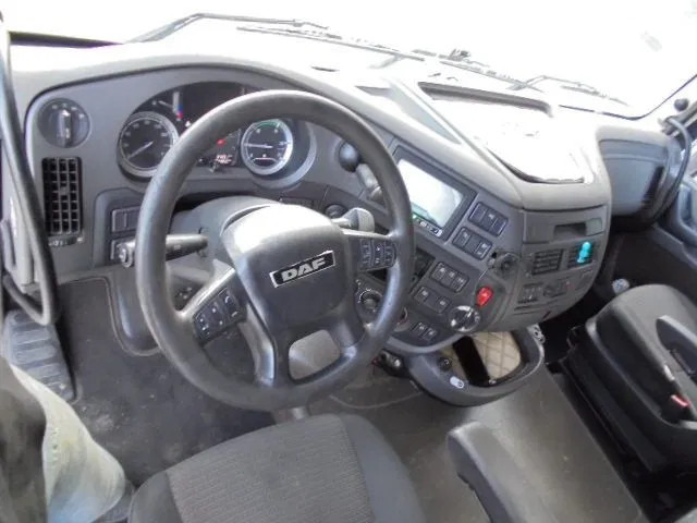Cabeza tractora DAF XF 460: foto 9