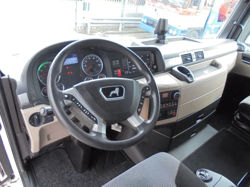 Foto del interior 1: Cabeza tractora MAN TGX 18.420