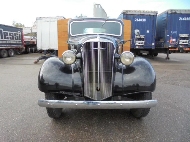 Chevrolet 1 1/2 TON FLATBED - Camión caja abierta: foto 2 Chevrolet 1 1/2 TON FLATBED - Camión caja abierta: foto 2