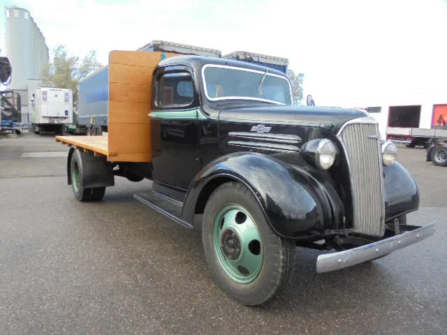 Chevrolet 1 1/2 TON FLATBED - Camión caja abierta: foto 3 Chevrolet 1 1/2 TON FLATBED - Camión caja abierta: foto 3
