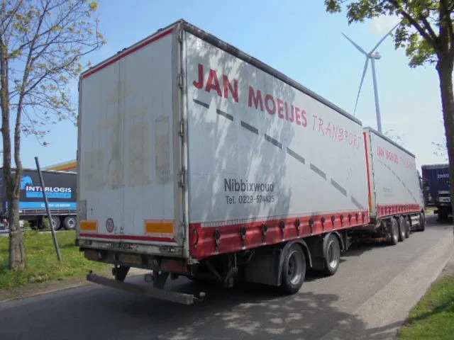 DAF XF 105 FAK 410 8X2 TRIPLE APK TUV 02-2025 - Camión lona: foto 4 DAF XF 105 FAK 410 8X2 TRIPLE APK TUV 02-2025 - Camión lona: foto 4