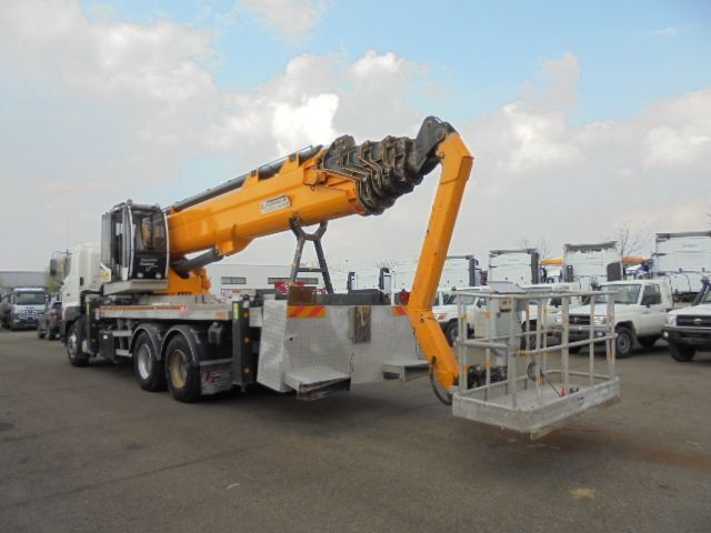 Camión con plataforma elevadora Hino 700 6X4 2IN STOCK: foto 15