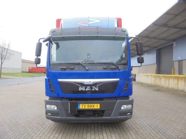 MAN TGM 12.250 NL TRUCK - Camión caja cerrada: foto 2 MAN TGM 12.250 NL TRUCK - Camión caja cerrada: foto 2