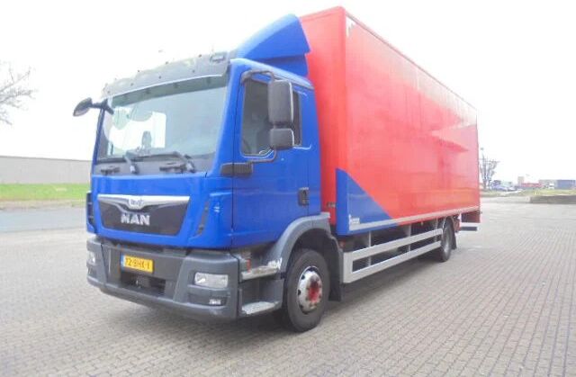 MAN TGM 12.250 NL TRUCK - Camión caja cerrada: foto 1 MAN TGM 12.250 NL TRUCK - Camión caja cerrada: foto 1