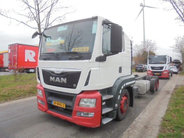 MAN TGS 23.400 LL.U 6X2 - Portavehículos camión: foto 1 MAN TGS 23.400 LL.U 6X2 - Portavehículos camión: foto 1