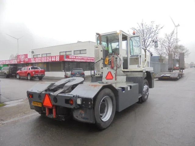 MOL YM 185/4X2 45 KM/H - Tractor industrial: foto 4 MOL YM 185/4X2 45 KM/H - Tractor industrial: foto 4