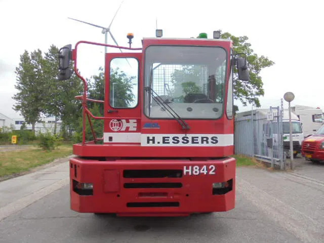 MOL YM 225/4X2 40 KM/H - Tractor industrial: foto 2 MOL YM 225/4X2 40 KM/H - Tractor industrial: foto 2