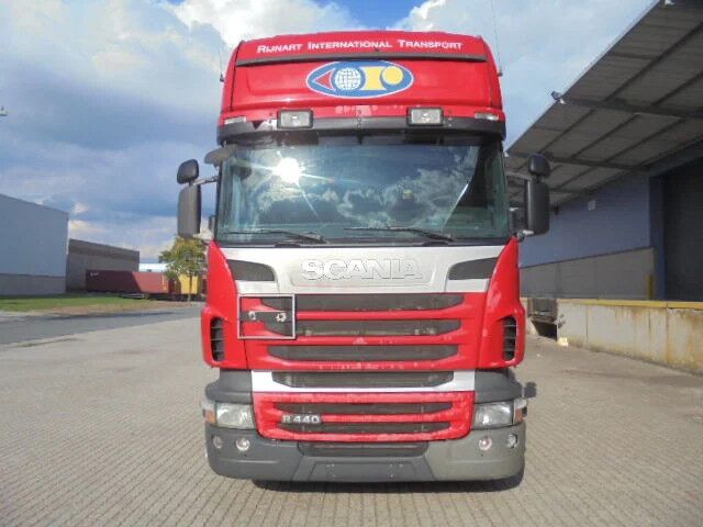Scania R440 6X2 VOLUME COMBI + RETARDER - Camión caja cerrada: foto 2 Scania R440 6X2 VOLUME COMBI + RETARDER - Camión caja cerrada: foto 2