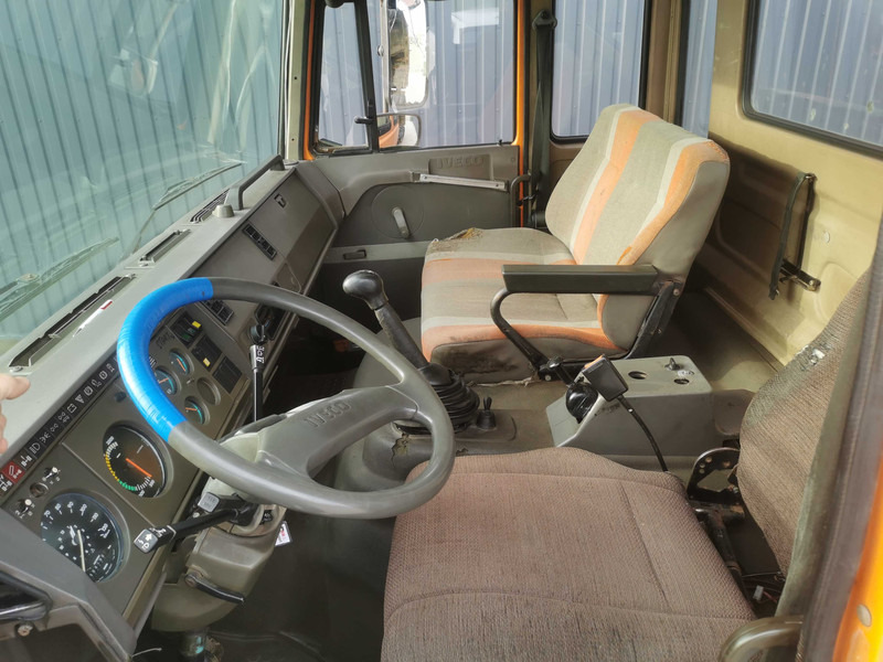 Foto del interior 1: Volquete camión Iveco MAGIRUS 170-23 dump truck