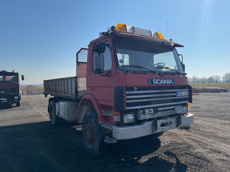 Scania 93, 4x4 - Volquete camión: foto 2 Scania 93, 4x4 - Volquete camión: foto 2