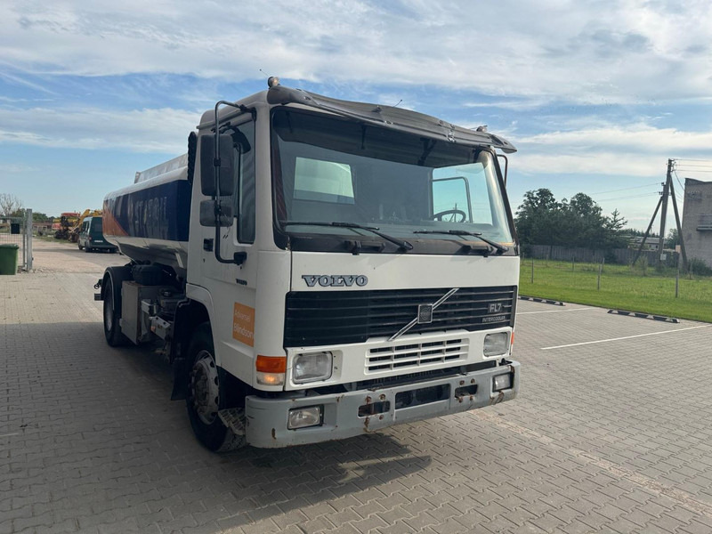 Volvo FL 7 260 - Cisterna camión: foto 2 Volvo FL 7 260 - Cisterna camión: foto 2