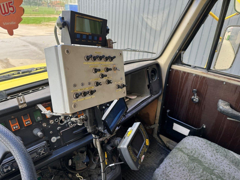 Cisterna camión para transporte de combustible Volvo N12 + bitum spreader semitrailer: foto 7