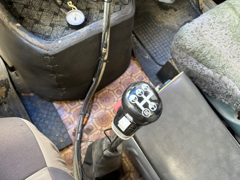 Foto del interior 3: Cisterna camión para transporte de combustible Volvo N12 + bitum spreader semitrailer