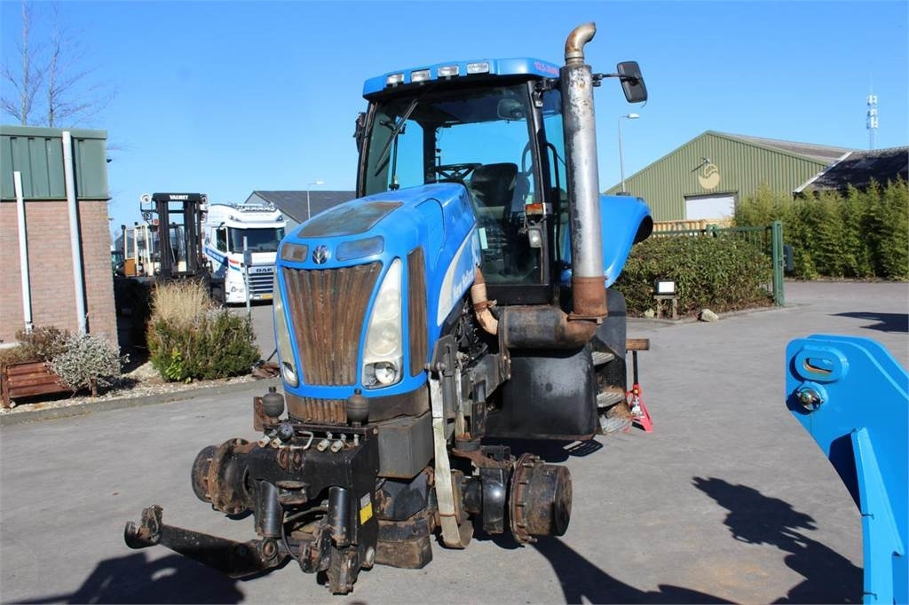 New Holland T8020 - Tractor: foto 3 New Holland T8020 - Tractor: foto 3