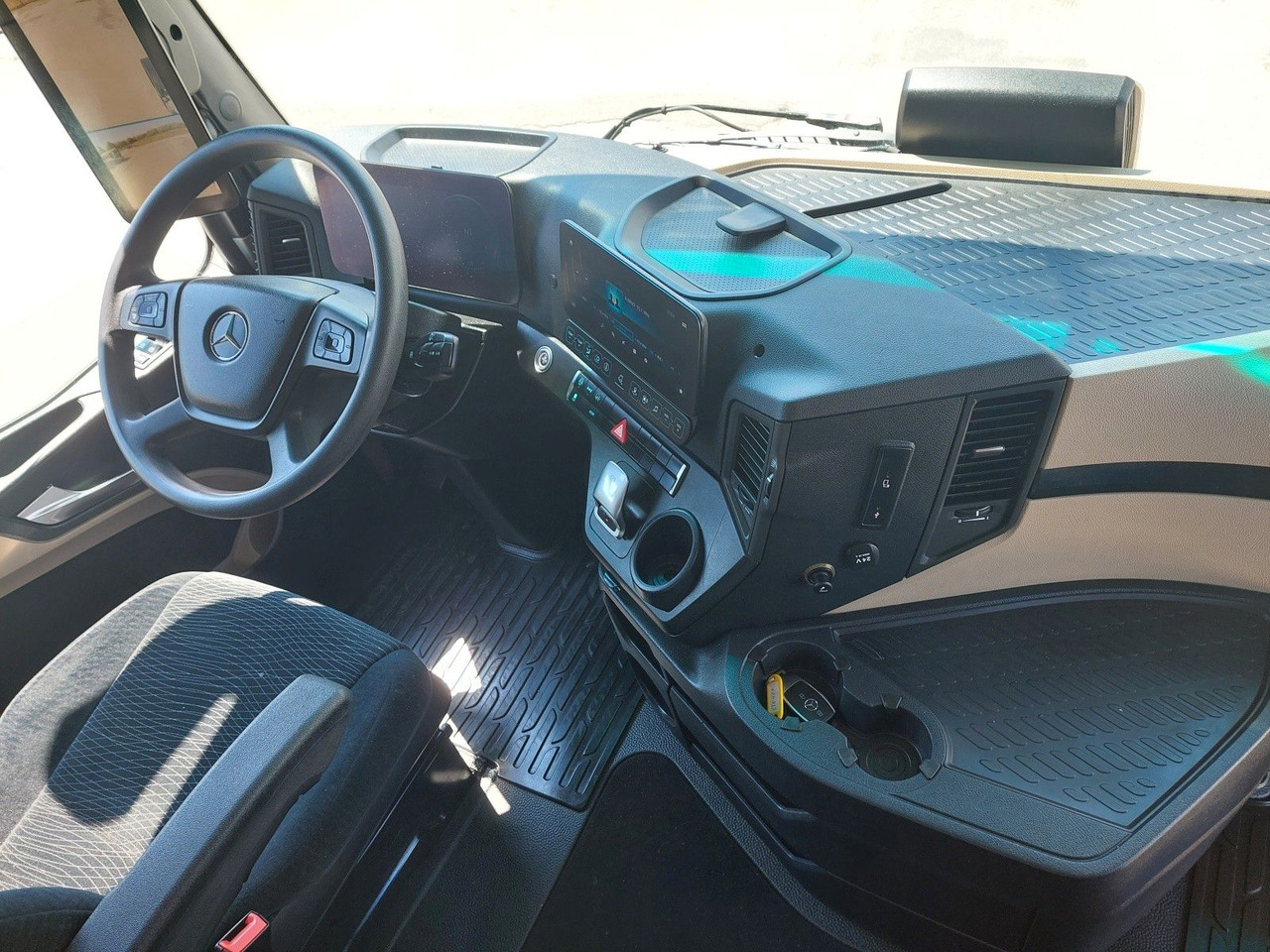 Cabeza tractora Mercedes-Benz Actros 5 1845 LS BigSpace 4x2: foto 15