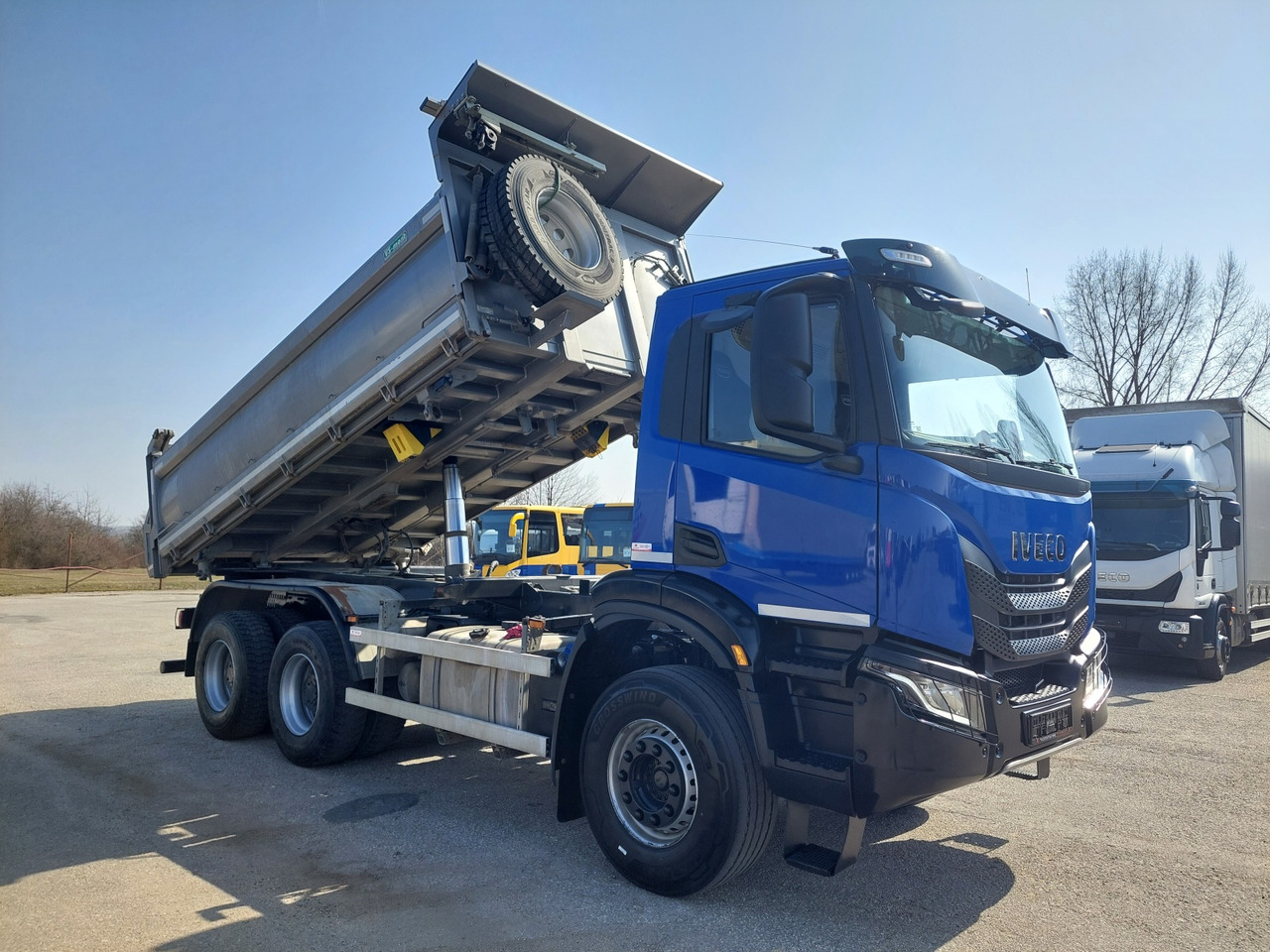 Iveco AD300XZ/HR - Volquete camión: foto 2 Iveco AD300XZ/HR - Volquete camión: foto 2