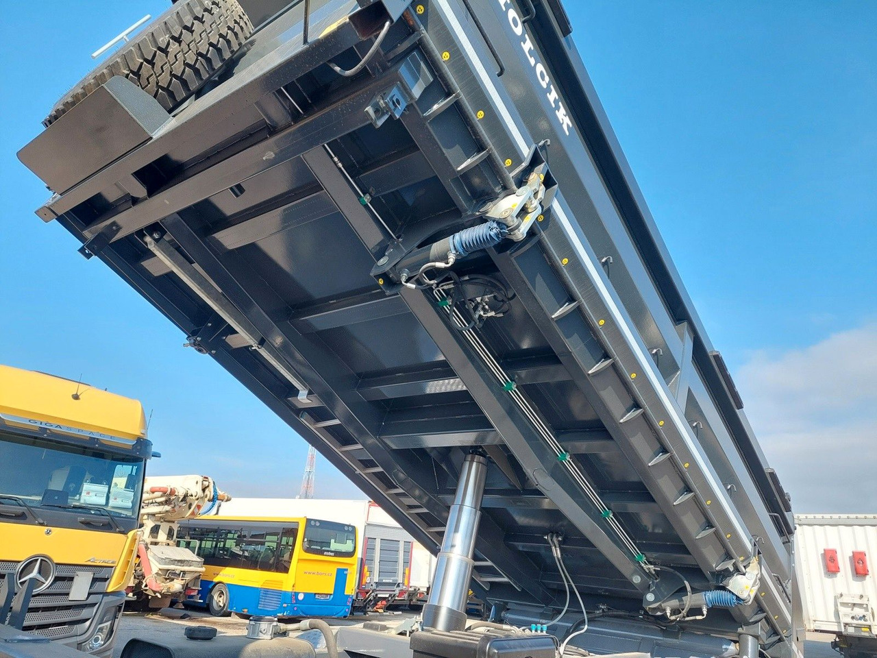 Iveco AS360X53Z Stralis X-WAY 8x4 Bordmatik - Volquete camión: foto 5 Iveco AS360X53Z Stralis X-WAY 8x4 Bordmatik - Volquete camión: foto 5