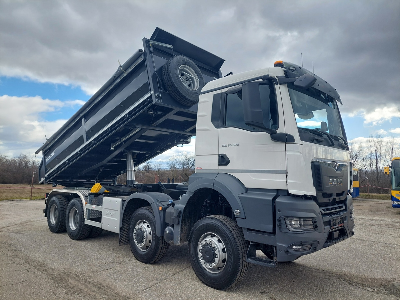 MAN TGS 35.520 8X6 BB CH - Volquete camión: foto 2 MAN TGS 35.520 8X6 BB CH - Volquete camión: foto 2