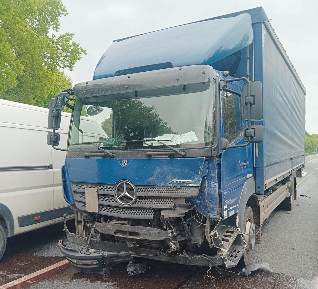 Mercedes-Benz Atego 1224L 4x2 LBW UNFALL!!! - Camión lona: foto 1 Mercedes-Benz Atego 1224L 4x2 LBW UNFALL!!! - Camión lona: foto 1