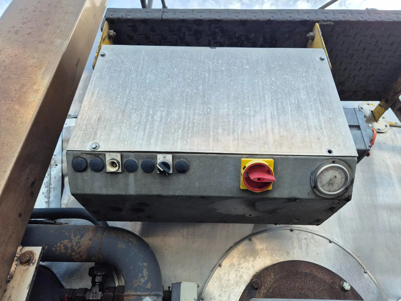 Camión para transporte de betún Renault Kerax 450 8X4 - PATA - SECMAIR CHIPSEALER - 6000L: foto 18