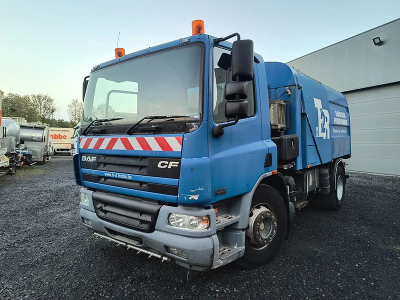 DAF CF 75.250 DRIVING CONDITION - SWEEPER NEEDS REPAIRMENT - Barredora vial: foto 1 DAF CF 75.250 DRIVING CONDITION - SWEEPER NEEDS REPAIRMENT - Barredora vial: foto 1