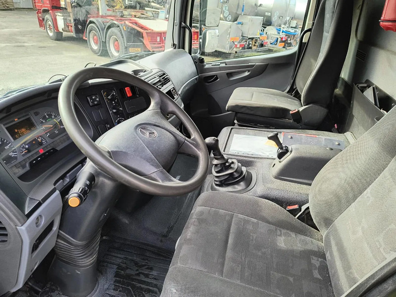 Foto del interior 1: Camión caja cerrada Mercedes-Benz Atego 1018 MOVING LIFT - GOOD WORKING CONDITION