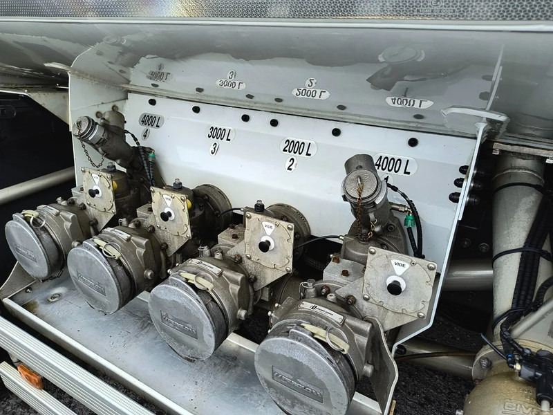 Cisterna camión para transporte de combustible Renault Premium 270 DXI FUEL | CARBURANT 13000L - 4 COMP: foto 14