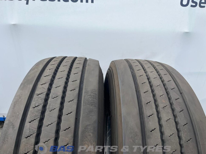 BARUM Barum 315/70R22.5 BF200 R 156/150 M+S 3PMSF gebruikte set - Neumático para Camión: foto 2 BARUM Barum 315/70R22.5 BF200 R 156/150 M+S 3PMSF gebruikte set - Neumático para Camión: foto 2