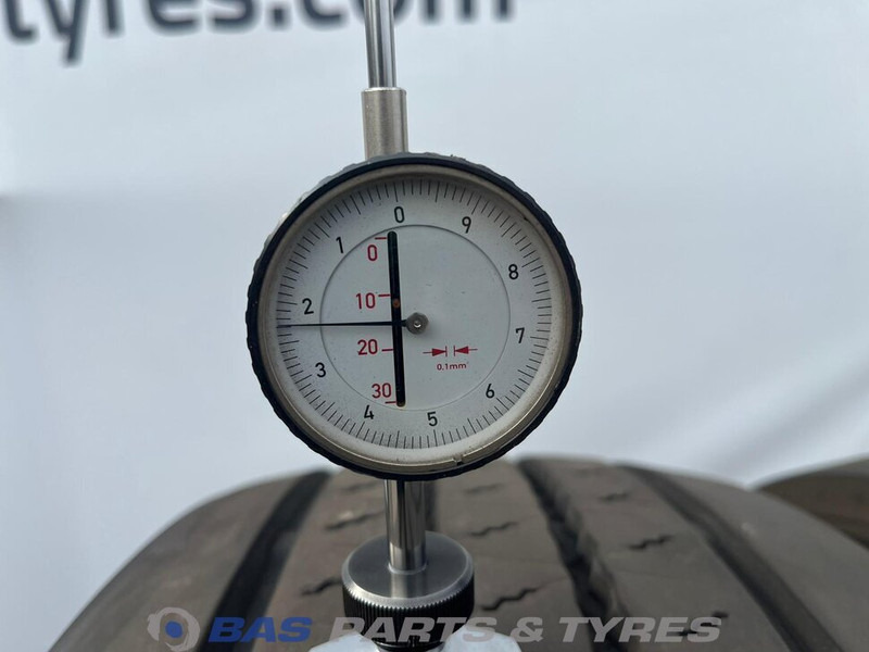 BARUM Barum 315/70R22.5 BF200 R 156/150 M+S 3PMSF gebruikte set - Neumático para Camión: foto 3 BARUM Barum 315/70R22.5 BF200 R 156/150 M+S 3PMSF gebruikte set - Neumático para Camión: foto 3