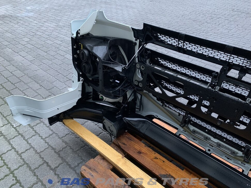 DAF CF Euro 6 Bumper DAF 1907076 - Parachoques para Camión: foto 4 DAF CF Euro 6 Bumper DAF 1907076 - Parachoques para Camión: foto 4