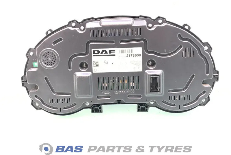 DAF XF106 Instrumentenpaneel DAF 1958084 - Salpicadero para Camión: foto 2 DAF XF106 Instrumentenpaneel DAF 1958084 - Salpicadero para Camión: foto 2