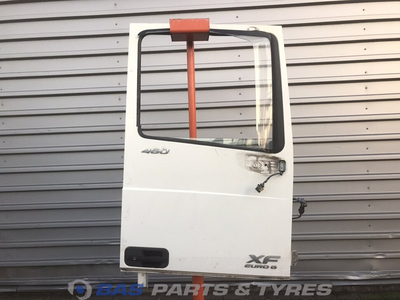 DAF XF106 Portier Rechts DAF 1881863 - Puerta y piezas para Camión: foto 1 DAF XF106 Portier Rechts DAF 1881863 - Puerta y piezas para Camión: foto 1