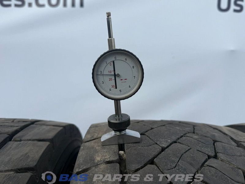 DUNLOP Dunlop 295/60R22.5 SP446 K M+S 3PMSF gebruikte set - Neumático para Camión: foto 3 DUNLOP Dunlop 295/60R22.5 SP446 K M+S 3PMSF gebruikte set - Neumático para Camión: foto 3