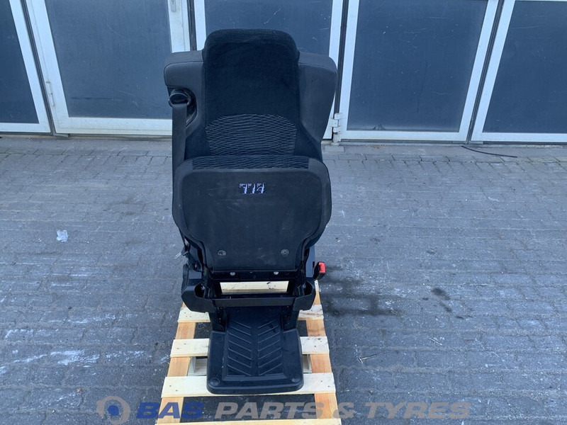 Mercedes-Benz Actros MP4 Bijrijdersstoel Mercedes A 960 910 38 03 - Asiento para Camión: foto 2 Mercedes-Benz Actros MP4 Bijrijdersstoel Mercedes A 960 910 38 03 - Asiento para Camión: foto 2
