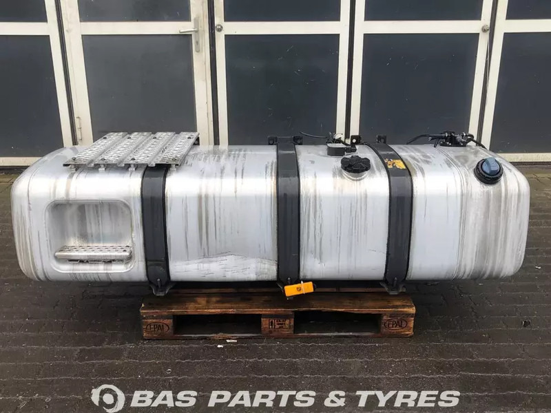 Mercedes-Benz Brandstoftank Mercedes 660 Liter A 960 470 36 01 - Depósito de combustible para Camión: foto 1 Mercedes-Benz Brandstoftank Mercedes 660 Liter A 960 470 36 01 - Depósito de combustible para Camión: foto 1