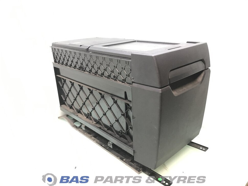 Mercedes-Benz Actros MP4 Koelkast Mercedes 36 Liter A 960 820 03 06 - Piezas de recambio para Camión: foto 1 Mercedes-Benz Actros MP4 Koelkast Mercedes 36 Liter A 960 820 03 06 - Piezas de recambio para Camión: foto 1