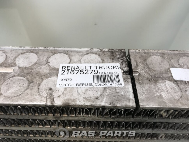 Renault Intercooler Renault 7421675279 - Intercooler para Camión: foto 3 Renault Intercooler Renault 7421675279 - Intercooler para Camión: foto 3