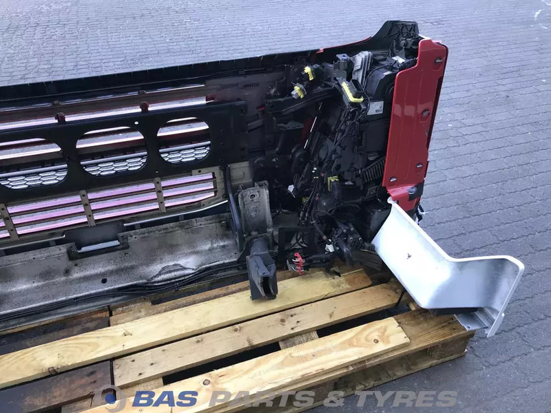 Volvo FM4 Bumper Volvo 21221129 - Parachoques para Camión: foto 5 Volvo FM4 Bumper Volvo 21221129 - Parachoques para Camión: foto 5