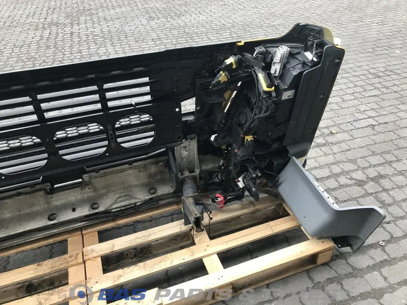 Volvo FM4 - Parachoques para Camión: foto 5 Volvo FM4 - Parachoques para Camión: foto 5