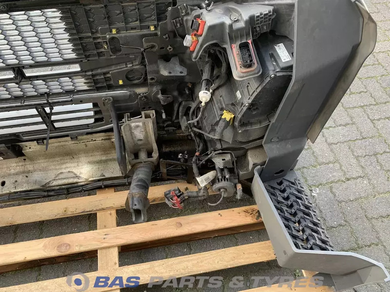 Volvo FM5 - Parachoques para Camión: foto 5 Volvo FM5 - Parachoques para Camión: foto 5