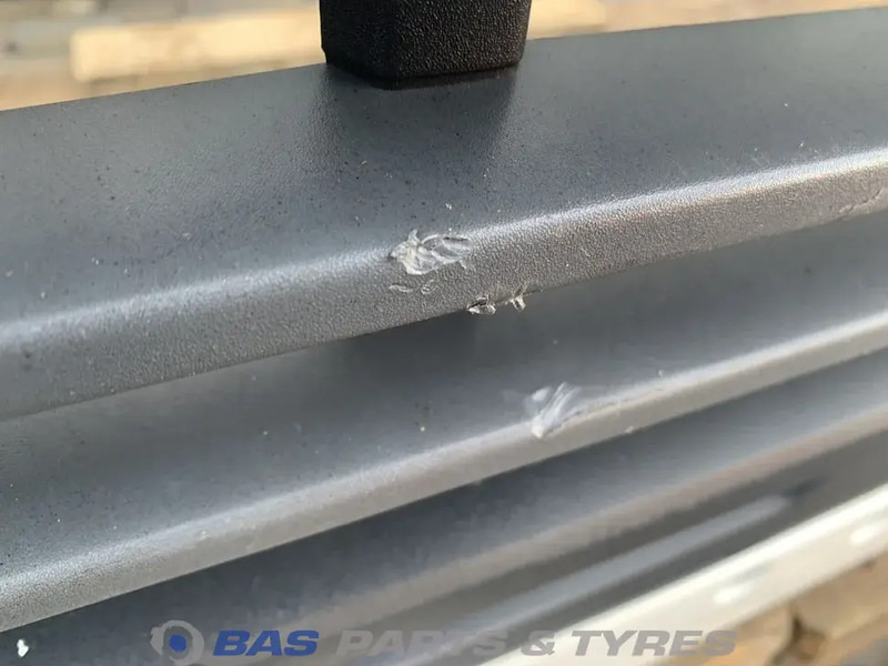 Volvo FM5 - Parachoques para Camión: foto 4 Volvo FM5 - Parachoques para Camión: foto 4