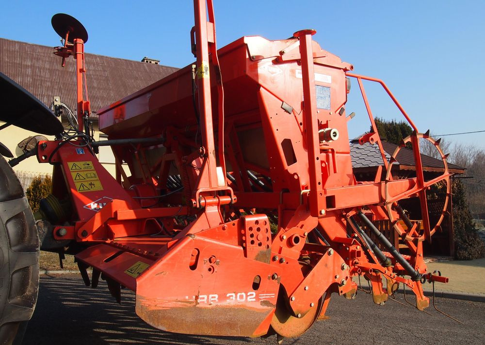 Agregat uprawowo-siewny Kuhn Kuhn HRB302D I INTEGRA 3000 2002 Brona wirowa + siewnik KUHN agregat uprawowo-siewny 3m - Combinado de siembra: foto 1 Agregat uprawowo-siewny Kuhn Kuhn HRB302D I INTEGRA 3000 2002 Brona wirowa + siewnik KUHN agregat uprawowo-siewny 3m - Combinado de siembra: foto 1